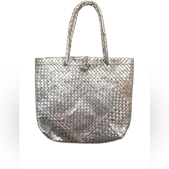 Handbags - Woven large bag.